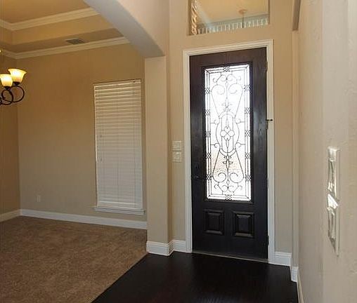 5th image of 610 Hampshire Dr