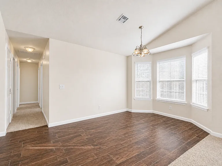 1029 Cedarcrest St — Photo 3