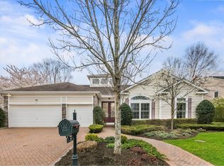 21 Hamlet Woods Dr, Saint James, NY 11780