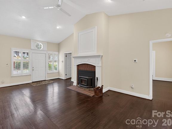 4th image of 56 Whitney Ave