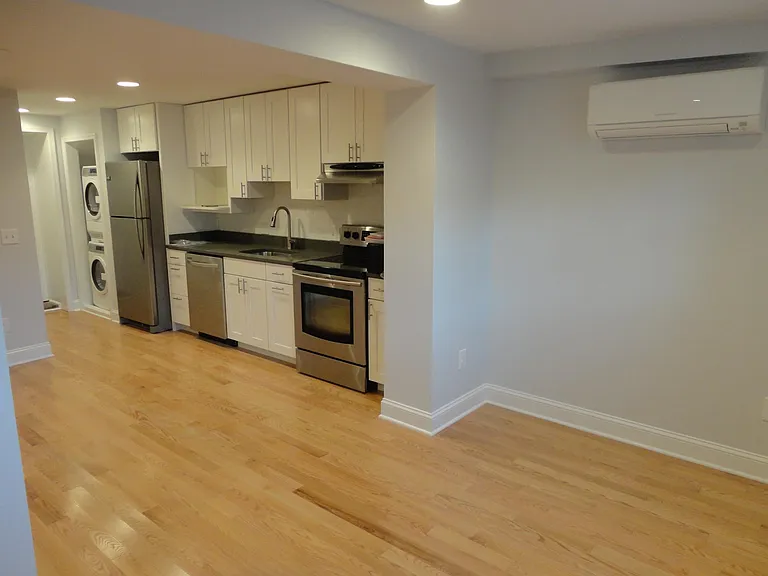 1729 Hobart St NW — Photo 5
