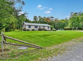 76 Crestmont Dr, Gouldsboro, PA 18424