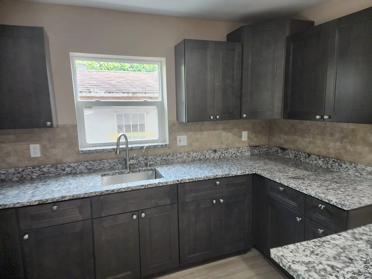 2 bed, 995 sqft, $2,700 — Photo 2