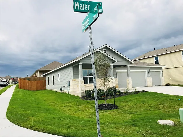 1532 Maier Dr — Photo 3