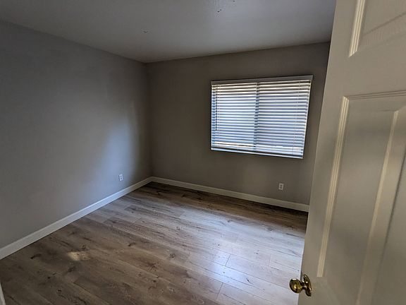 4th image of 2052 Stonehaven Dr