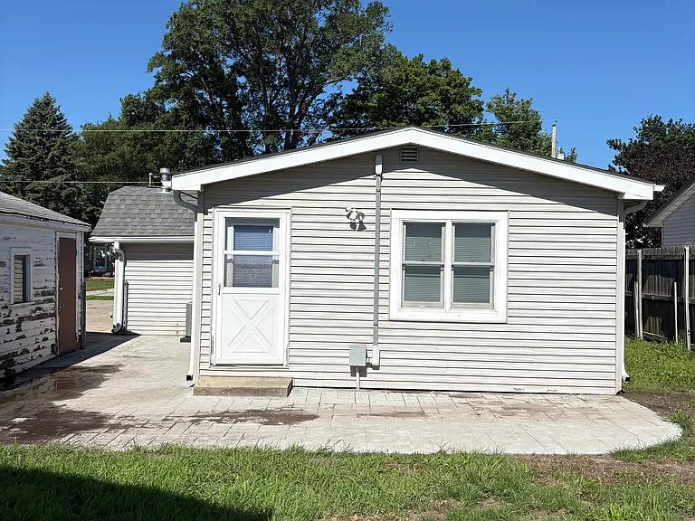 106 Shepard St — Photo 2