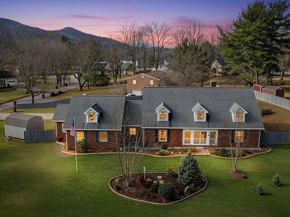 3320 Martindale Dr, Johnson City, TN 37601