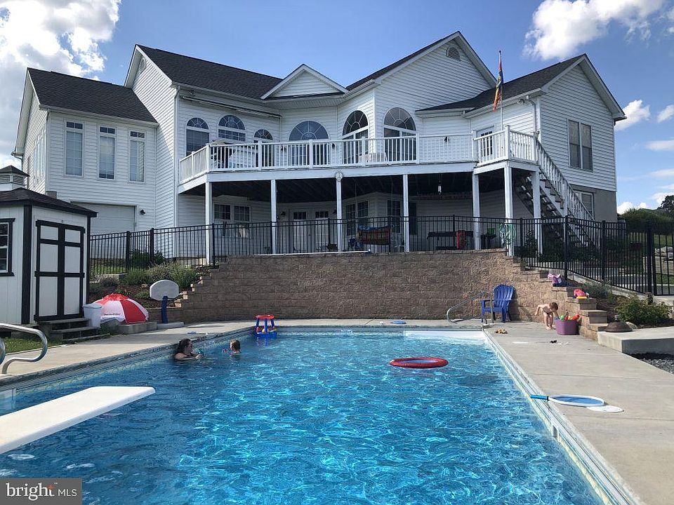 1st image of 334 Manor Hill Dr