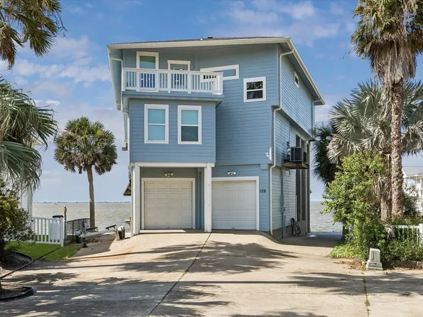 106 Quayside Dr, Tiki Island, TX 77554
