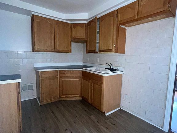 4th image of 10799 Worden St