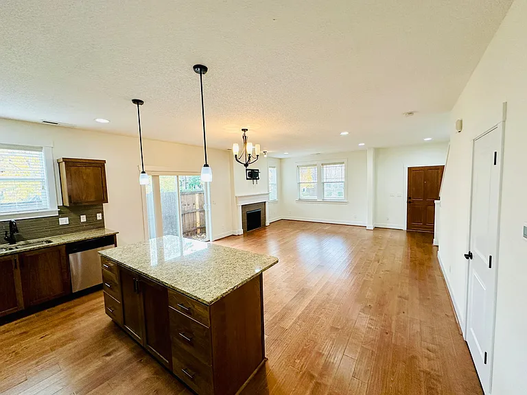 487 SW Aldea Ter — Photo 6