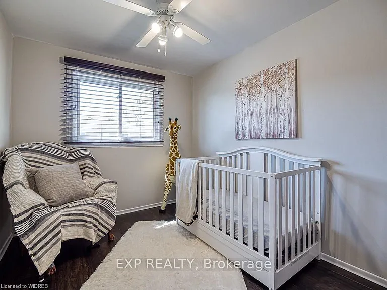 1060 Canfield Cres #5 — Photo 15