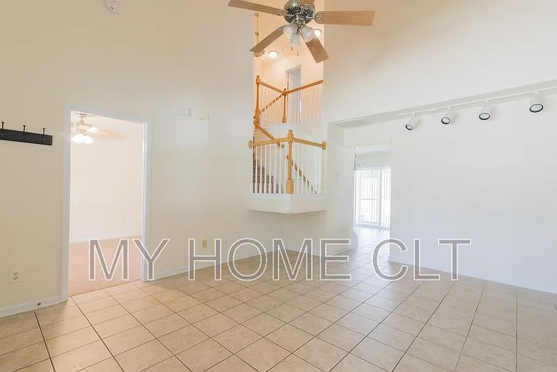 3 bed, 2.5 bath, 1554 sqft, $1,800 — Photo 4