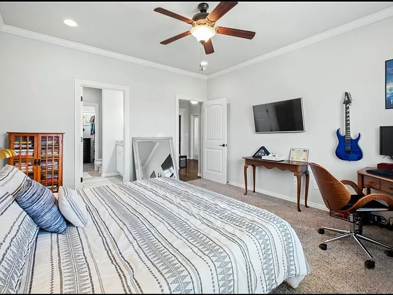 910 Hancock St — Photo 20