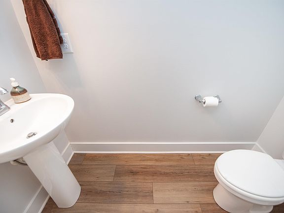 4th image of 1404 Maplesmith Way