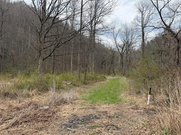 291 Sugar Camp Rd, Robinson Creek, KY 41560