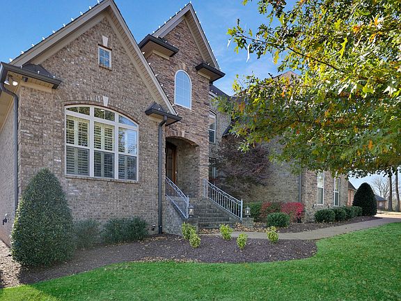 2nd image of 142 Waters Hill Cir