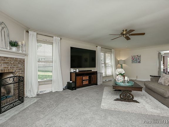 Great room concept living room/dining room area