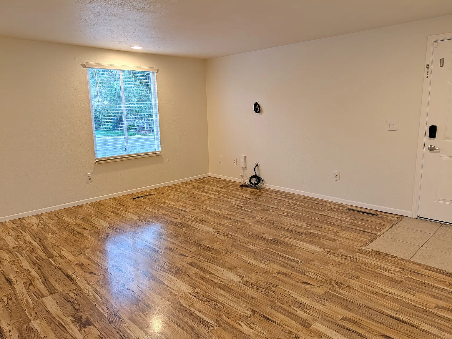 2 bed, 960 sqft, $2,400 — Photo 3
