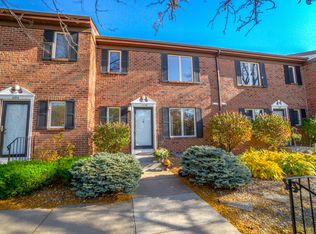 1096 Ivy Hill Dr, Mendota Heights, MN 55118