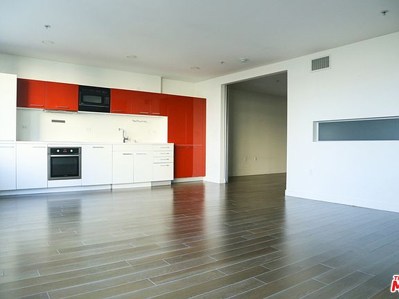 4th image of 901 S Flower St Unit 708