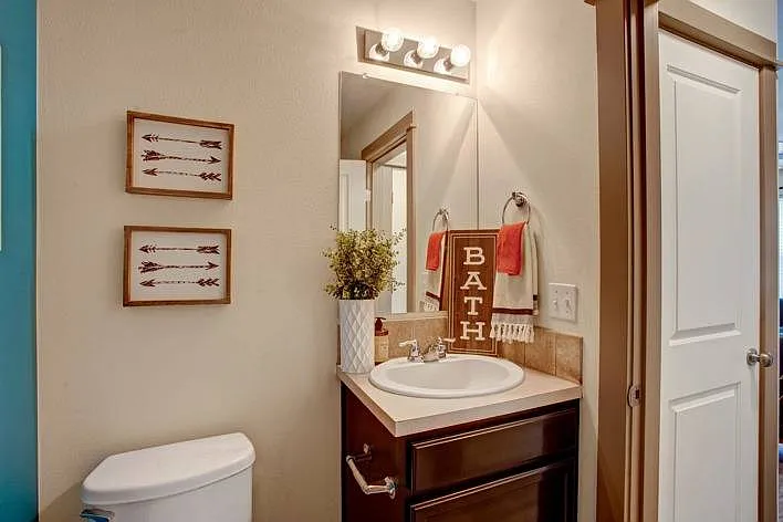 Modern Bathroom with Vibrant Decor