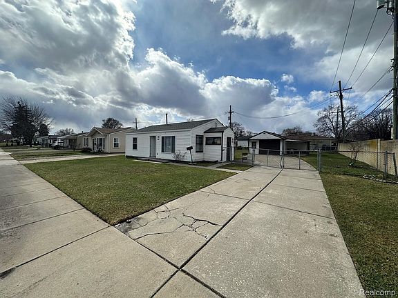 3rd image of 7166 Pardee Rd