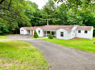 2272 Chipperfield Dr, East Stroudsburg, PA 18301