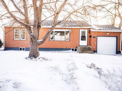 310 11th Ave NE, Jamestown, ND, 58401
