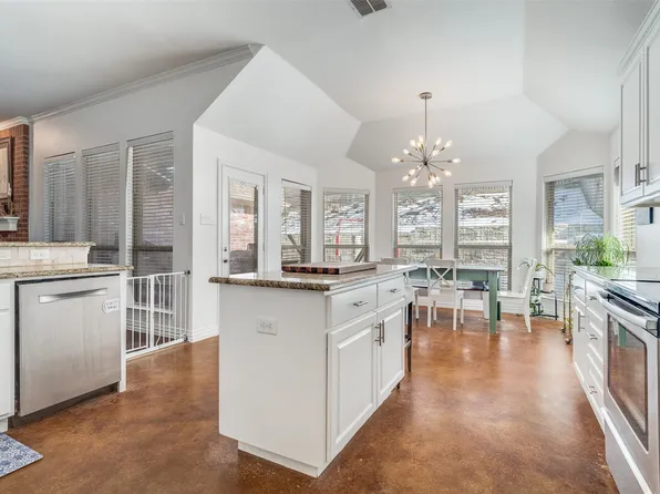 223 Carriage Dr, Willow Park, TX 76087