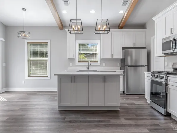 399 Hancock Ln, Pensacola, FL 32503