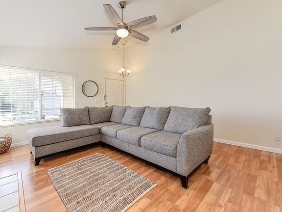 3rd image of 1207 Arbor Dr