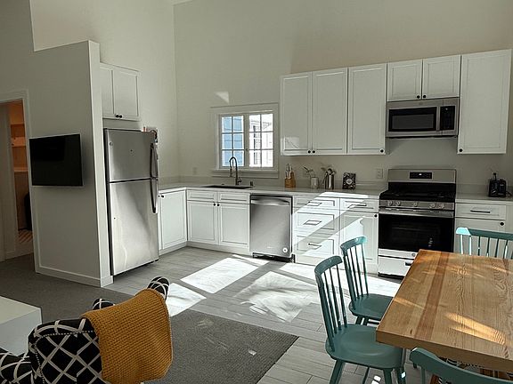 5th image of 160 Miller Ave #A