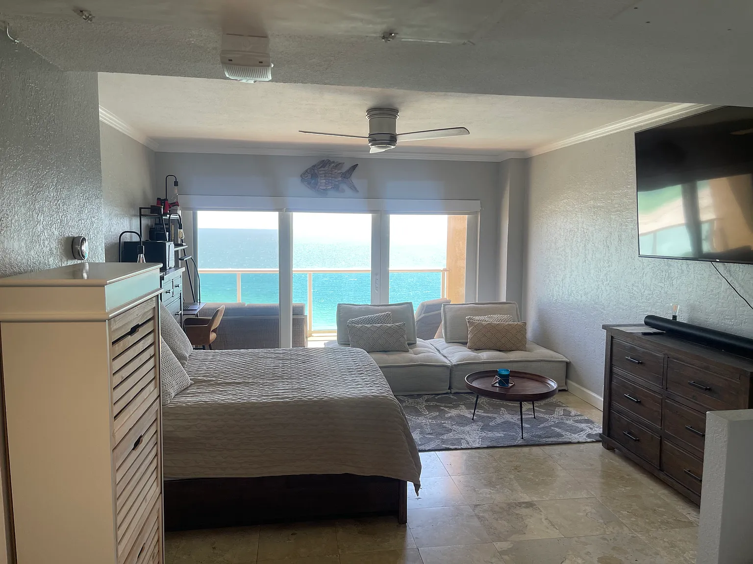 880 Mandalay Ave — Photo 3