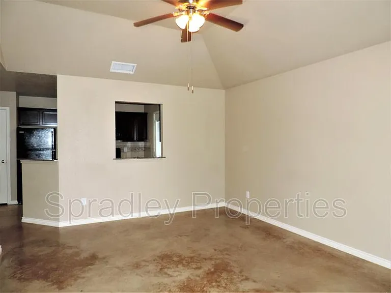 767B E Ridge Blvd — Photo 3