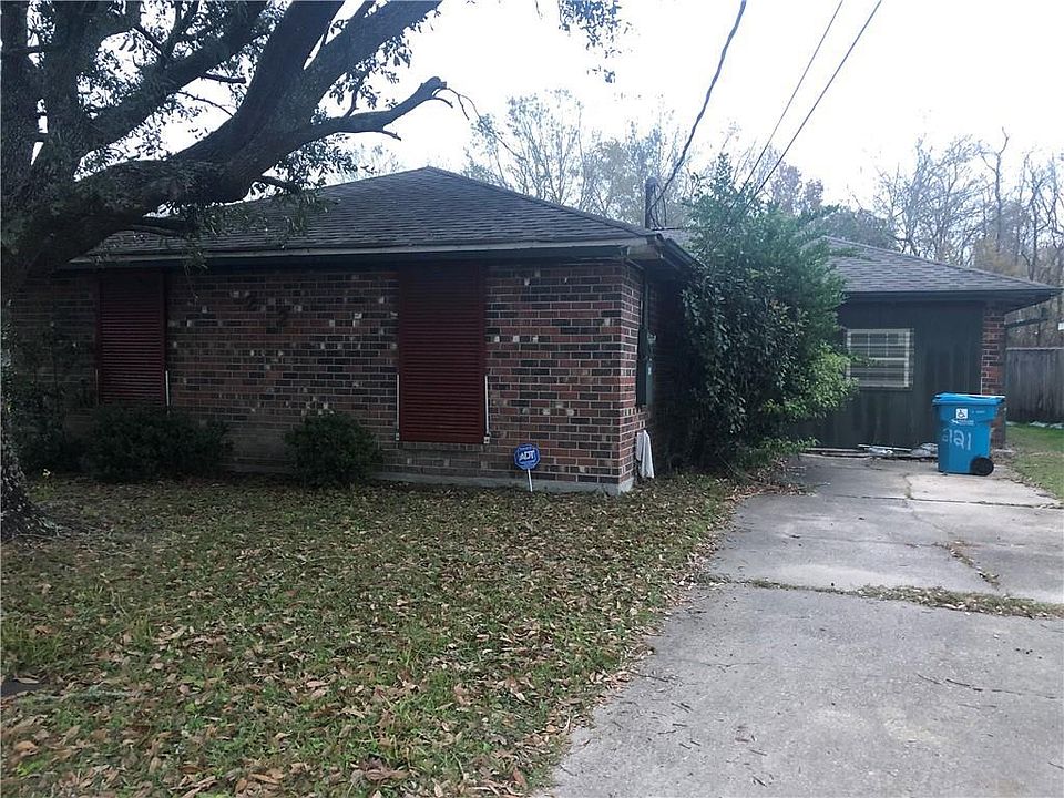 1st image of 221 Riverview Dr