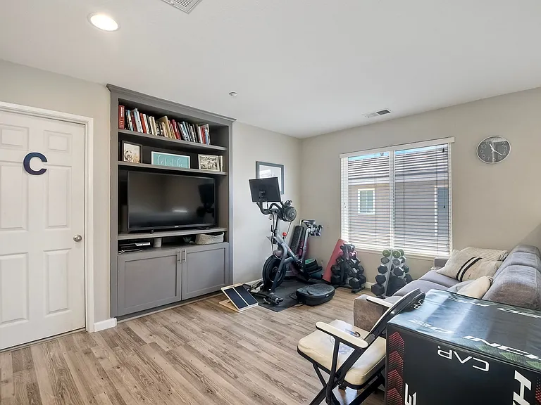 10055 Fieldthorn St — Photo 27