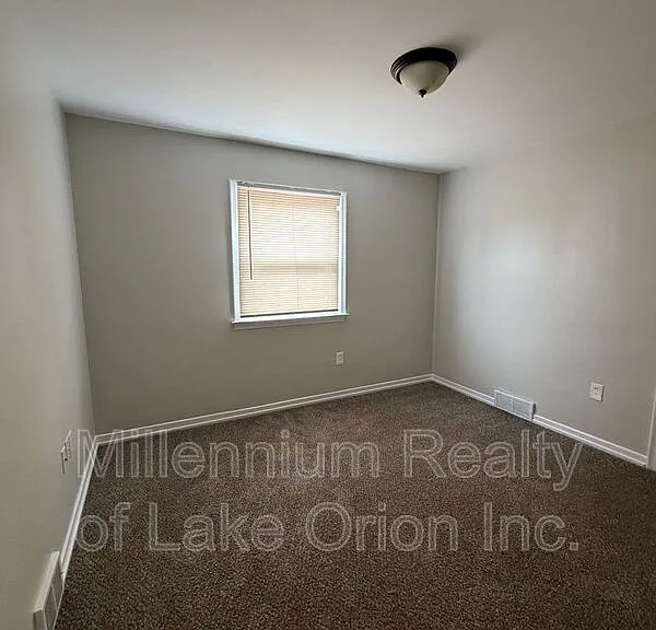 34019 Garfield Rd — Photo 11