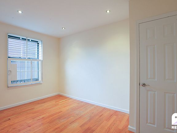 4th image of 965 Amsterdam Ave APT 2D