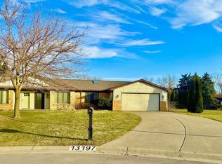 13197 Golden Ct, Fenton, MI 48430