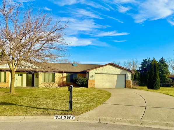 13197 Golden Ct, Fenton, MI 48430
