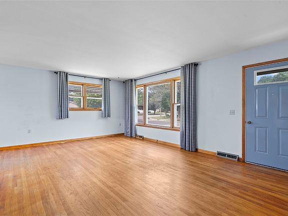 5th image of 913 Southhaven Dr
