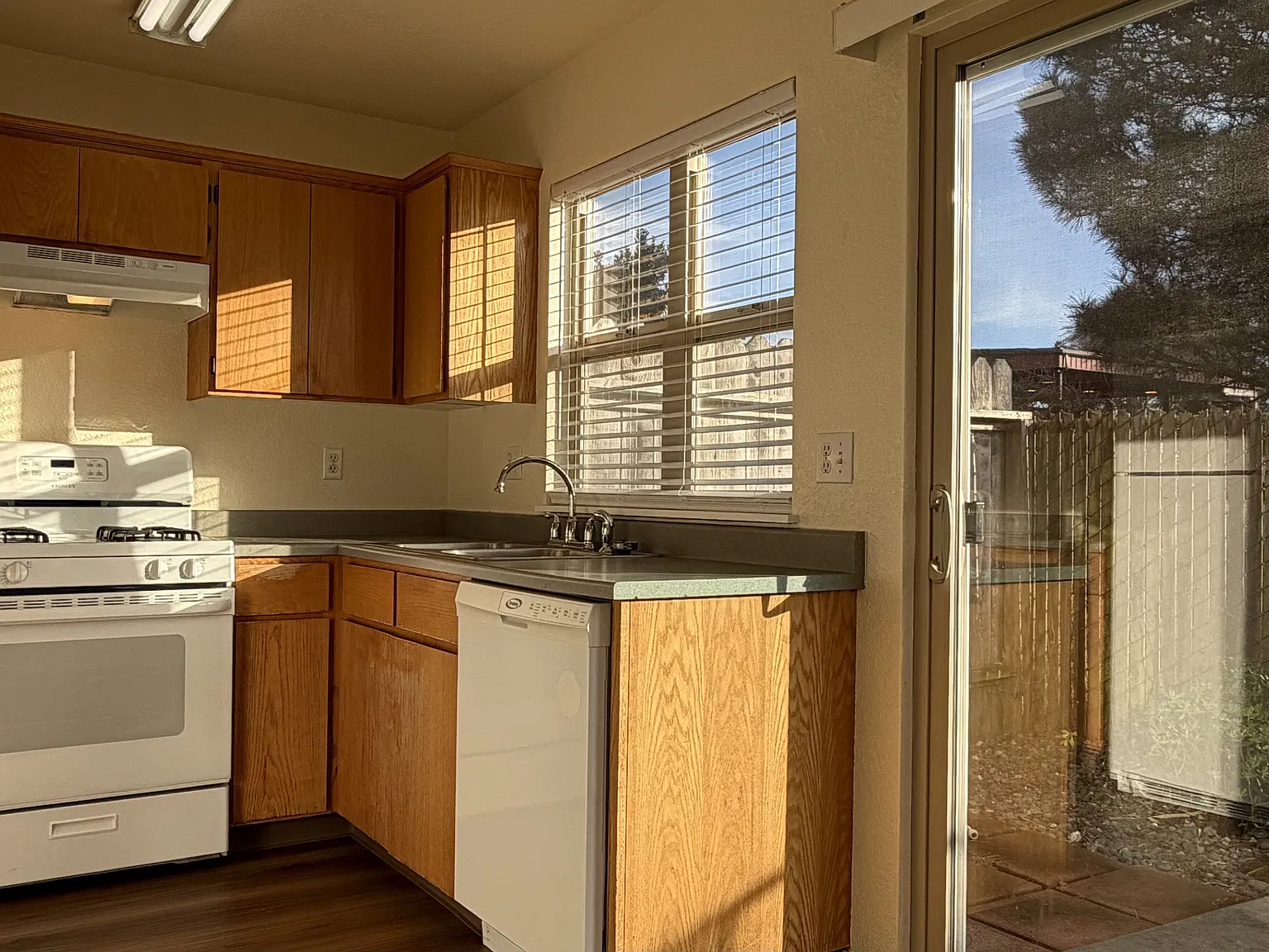 1598 Railroad Ave. - D — Photo 4