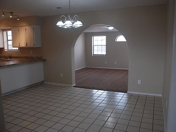 3rd image of 1070 Aspen Dr SE