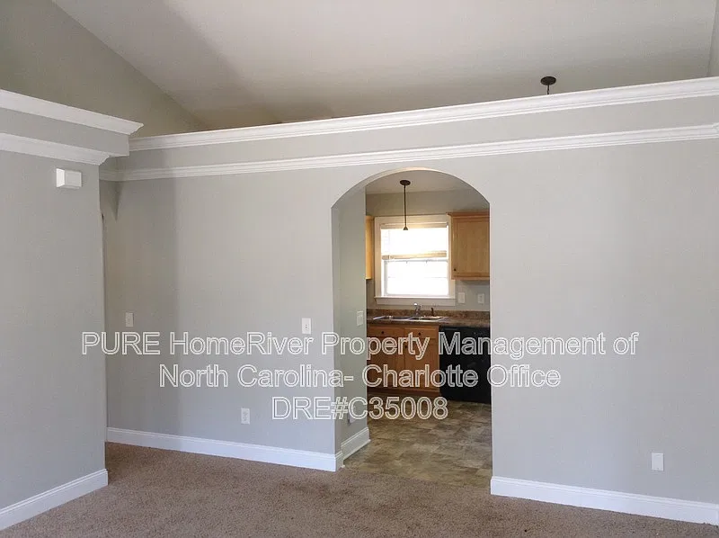 3 bed, 2.0 bath, 1096 sqft, $1,525 — Photo 4