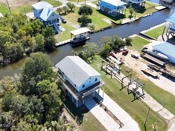 4067 Greenland St, Bay Saint Louis, MS 39520