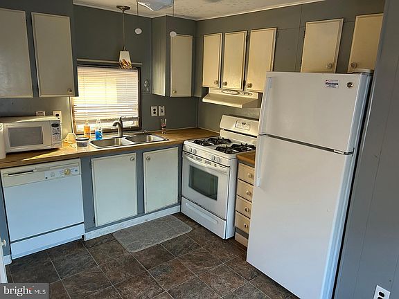 4th image of 34490 Virginia Dr