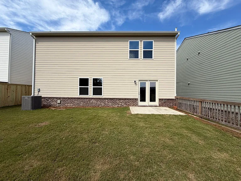 303 Hyde Park — Photo 22