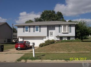 1415 Greenfield Dr, Marshalltown, IA 50158