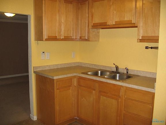 5th image of 319 Venice Dr